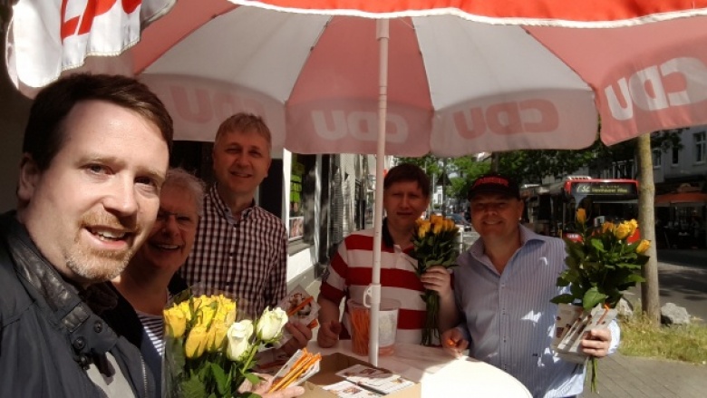 v.l.n.r.: F. Tussing, E. Ibheis, St. Kwasniewski, J. Kirschbaum, M. Berkenheide (bei einem Infostand 2018) Gruppenfoto mit Oberbilker CDU-Mitgliedern bei einem Infostand: F. Tussing, E. Ibheis, St. Kwasniewski, J. Kirschbaum, M. Berkenheide.