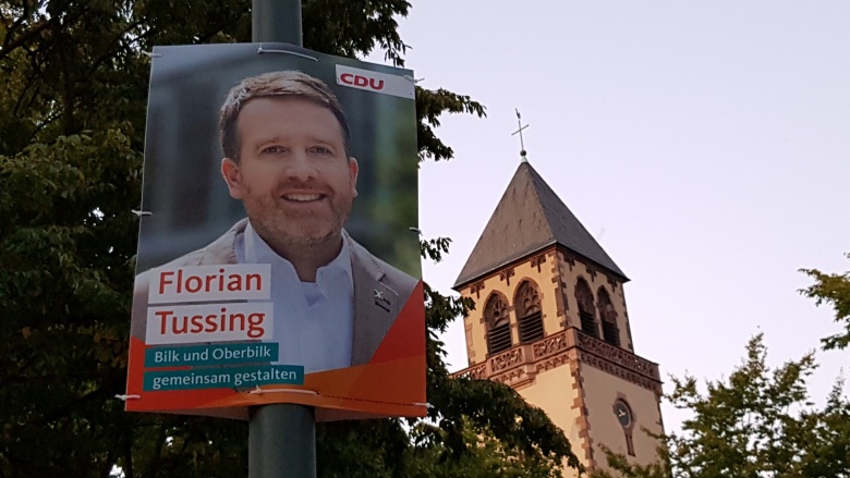 Kandidatenplakat von Florian Tussing mit der Apollinariskirche im Hintergrund